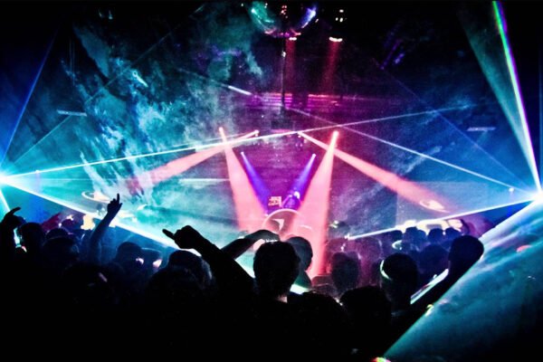 The Role of Lighting and Visual Effects in DJ Performances