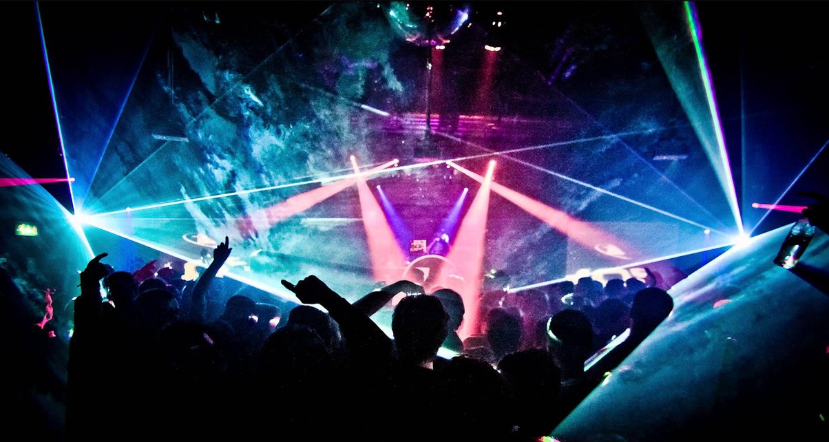 The Role of Lighting and Visual Effects in DJ Performances