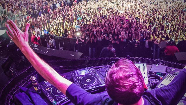 How DJs Influence Crowd Energy