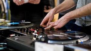 How to Choose the Right Records for Vinyl DJing