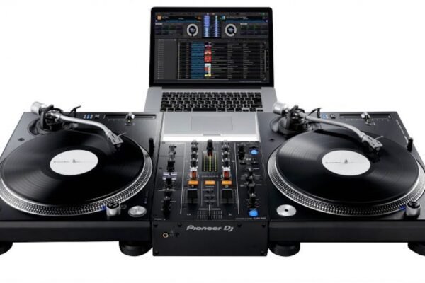 How to Mix Vinyl Records on a Digital DJ Setup