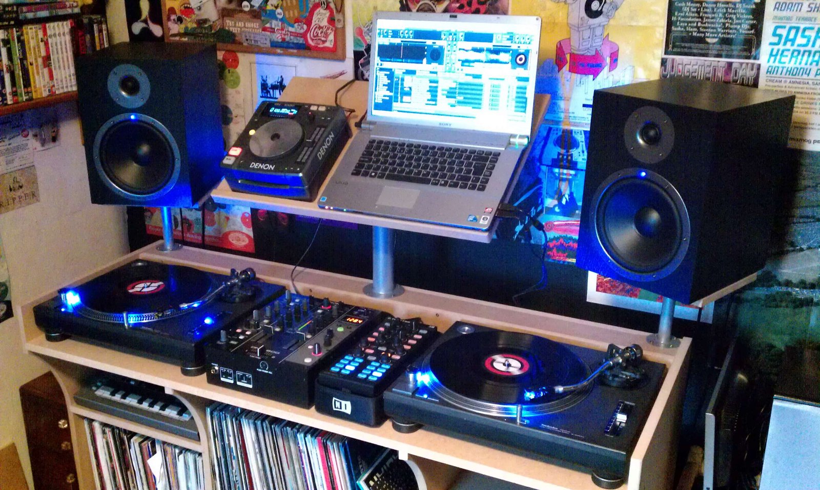 How to Set Up a DJ Booth: Equipment Placement