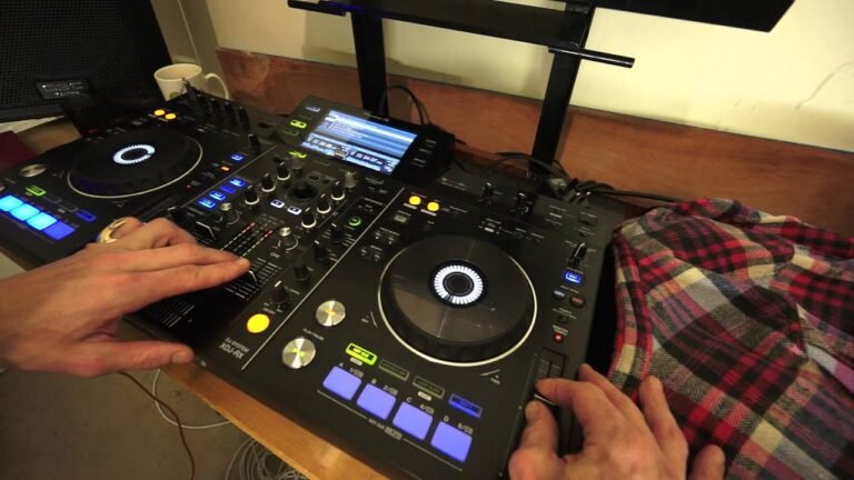 How to Prepare for Your First DJ Performance