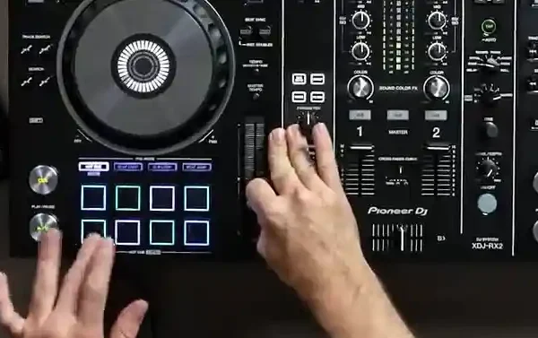 The Role of Loops and Samples in DJ Mixing