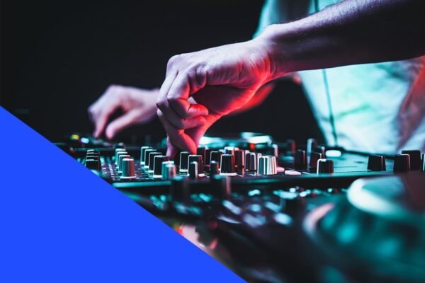 Tips for Seamless DJ Transitions Between Songs
