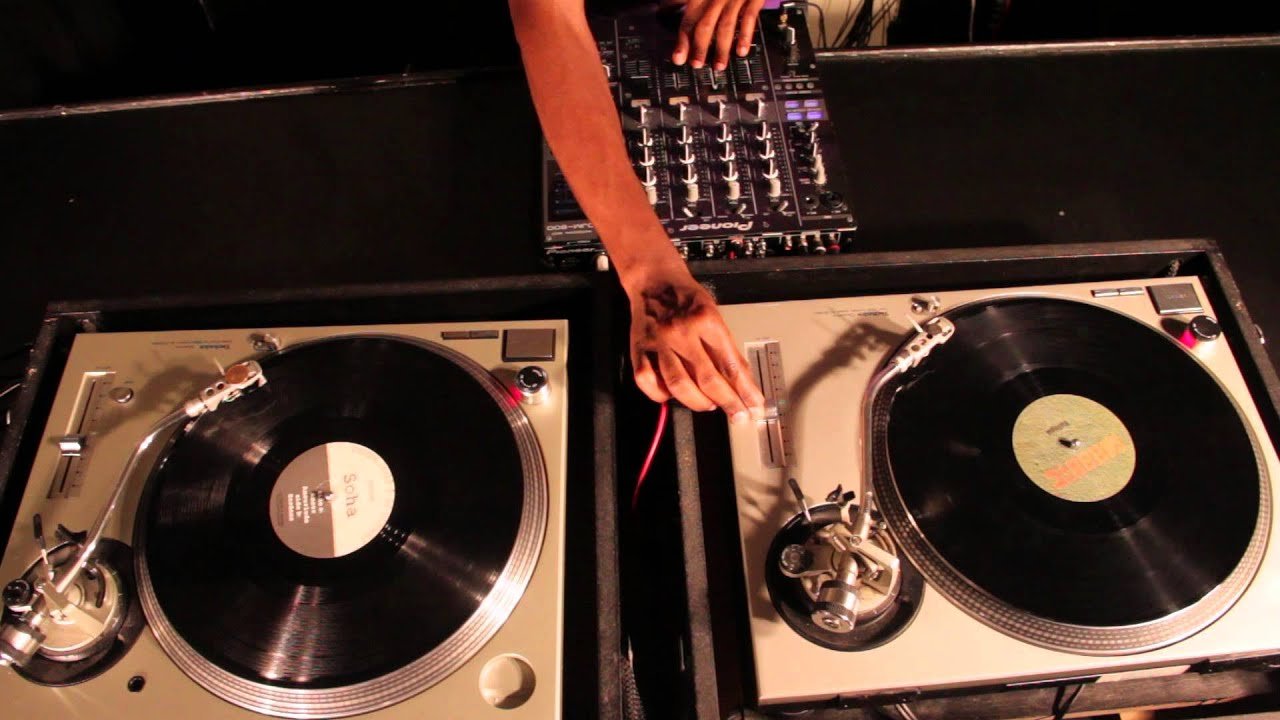 The Challenges of Vinyl DJing: What to Expect