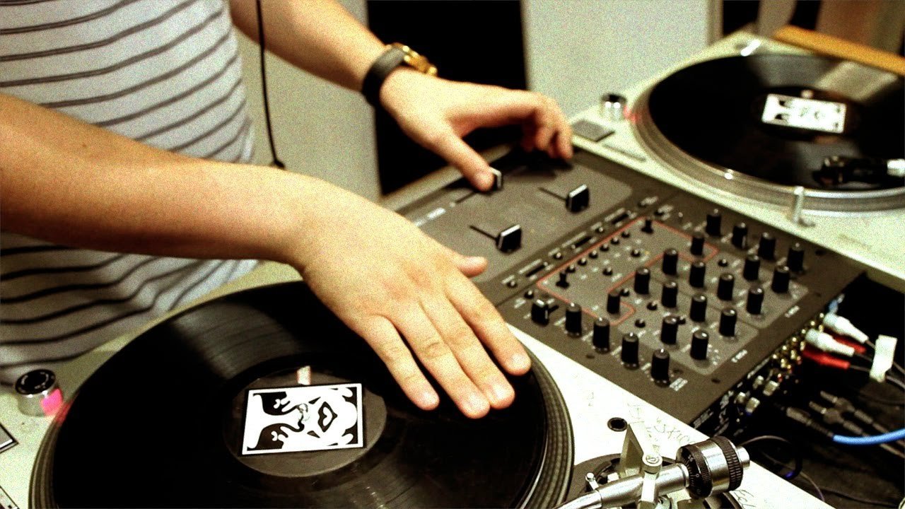 The Art of Scratching: A Vinyl DJ’s Signature Skill