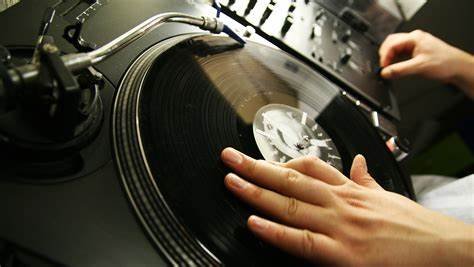 The Art of Scratching: A Vinyl DJ’s Signature Skill